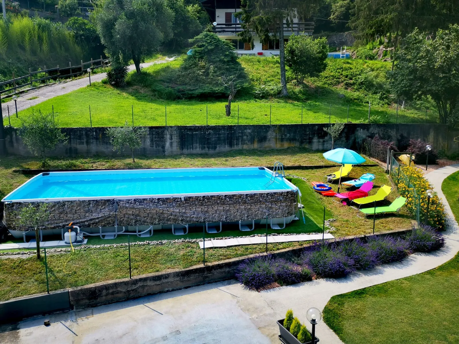 La piscina dall’alto